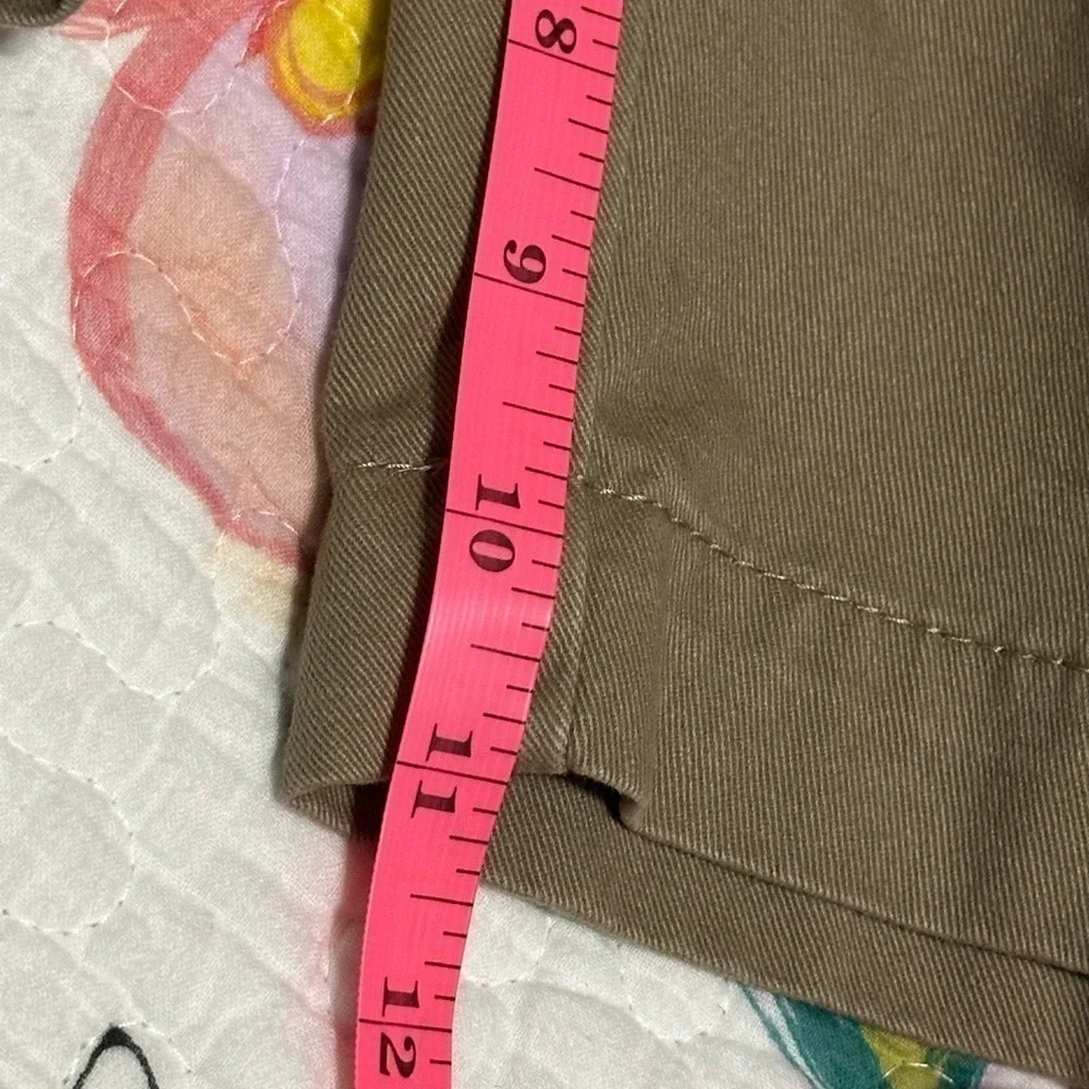 Men’s Merona flat-front khaki shorts. Size 44 with an 11 inch inseam. NEW!!